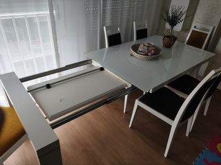 Mesa cristal + sillas comedor