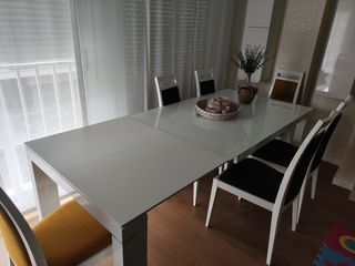 Mesa cristal + sillas comedor