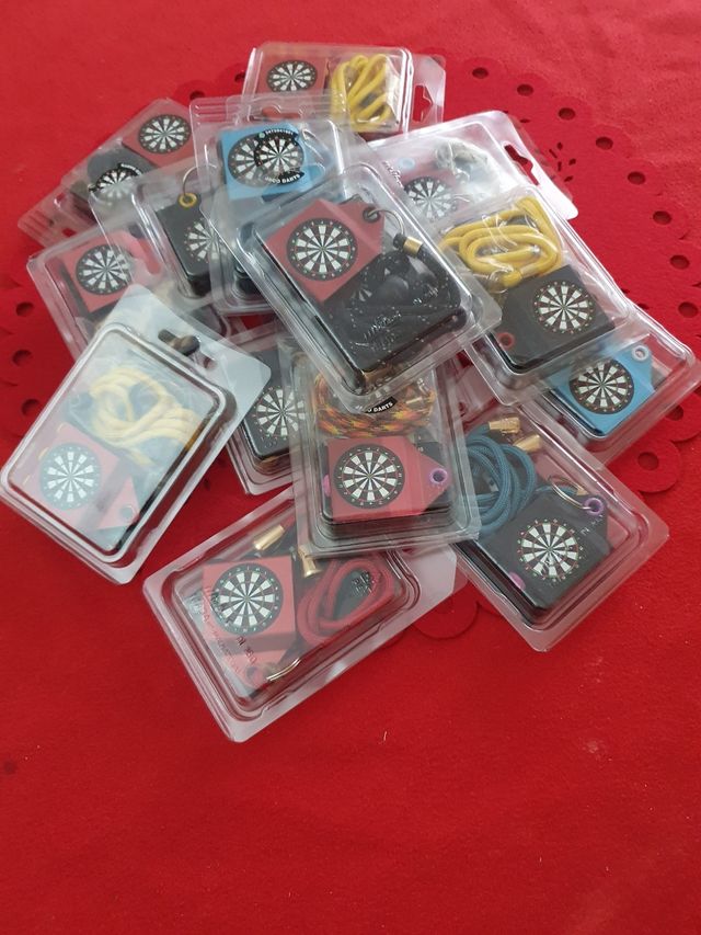 Porta freccette da collo