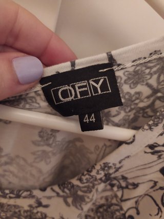 Camiseta blanca y negra