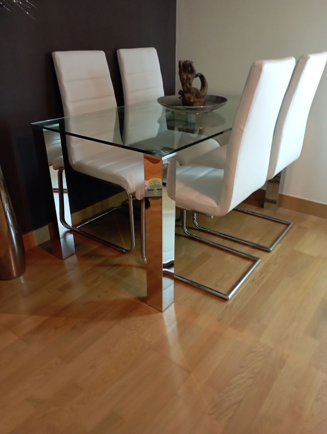 Mesa y sillas de diseño"KIBUC"