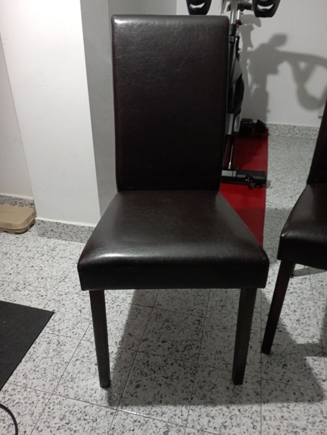 Mesa y sillas de diseño"KIBUC"