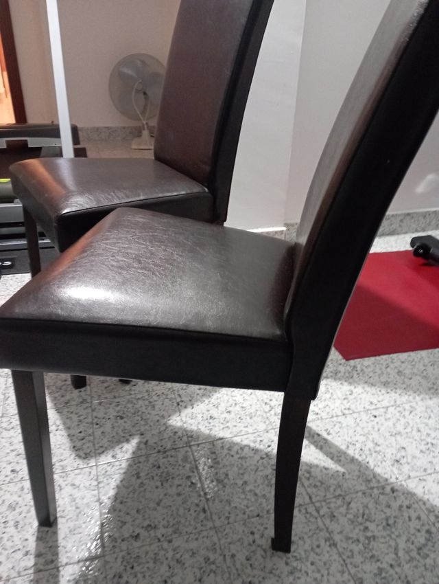 Mesa y sillas de diseño"KIBUC"