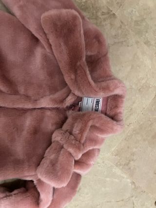 Abrigo niña pelo rosa