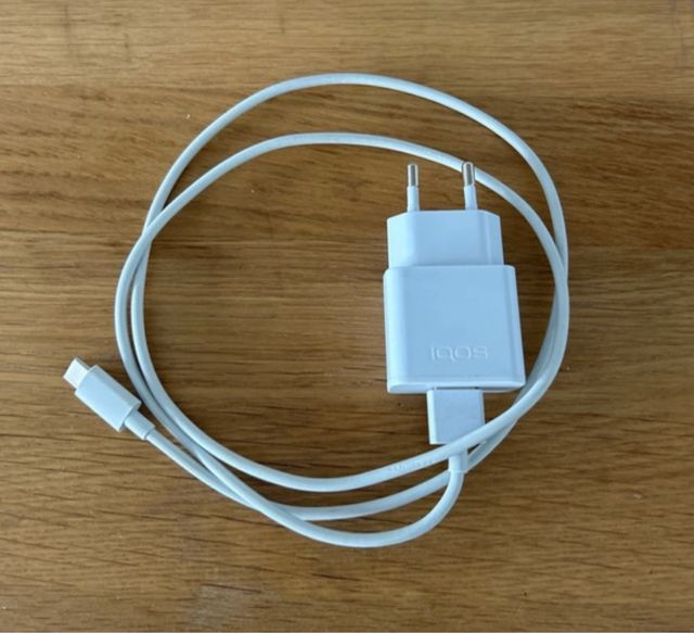 Carregador e cabo USB