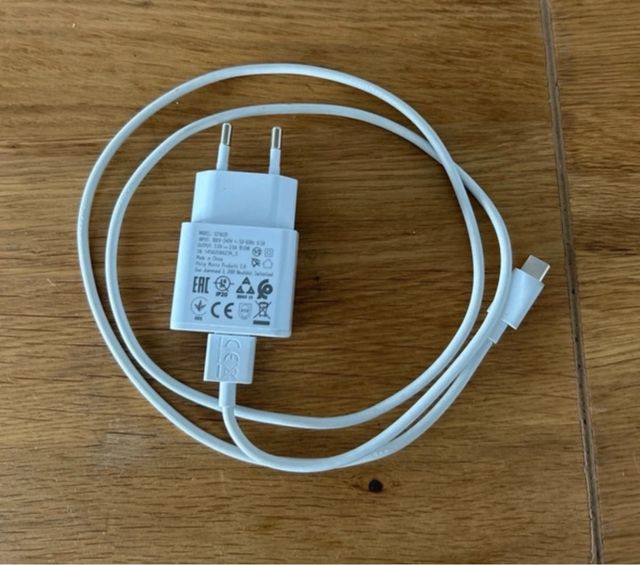 Carregador e cabo USB