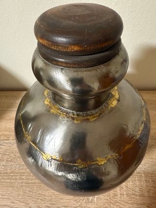 Vaso con saldature ottone