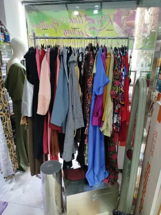 Se traspasa mercería, tienda de ropa, retales