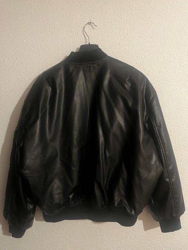 Chaqueta negra de cuero