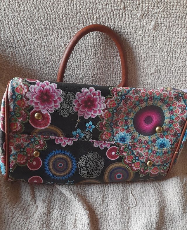 Bolso estilo desigual a estrenar 