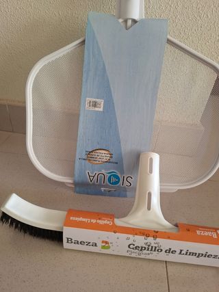Recogehojas y cepillo para piscina