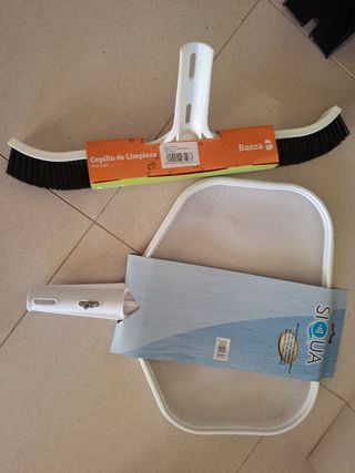 Recogehojas y cepillo para piscina