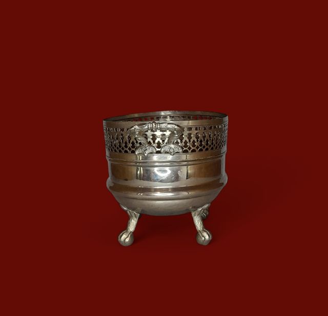 Centro de mesa de laton cromado.