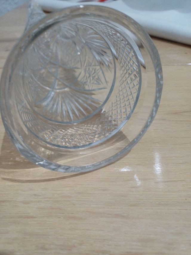 Barattolo in vetro intagliato Cacho