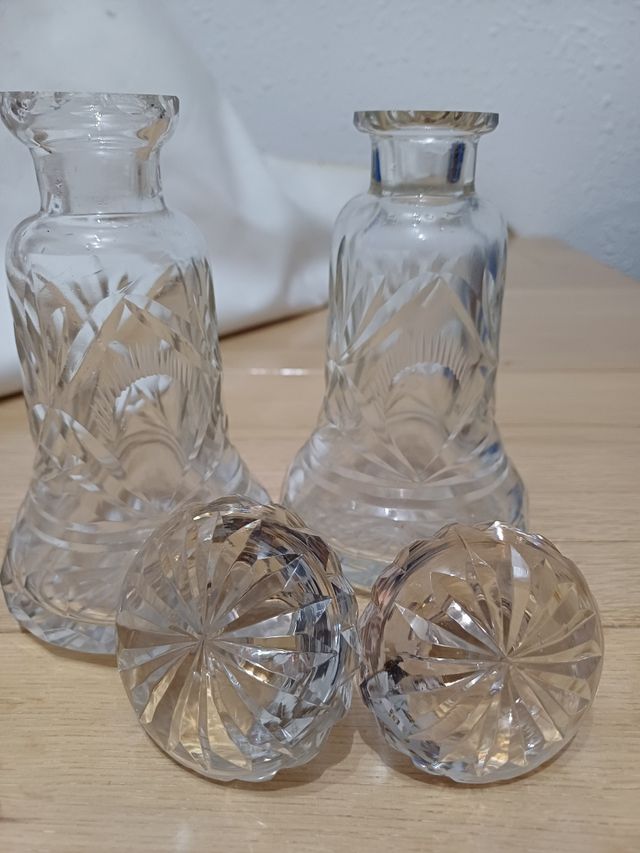 Oliera in vetro intagliato e vinaigrette