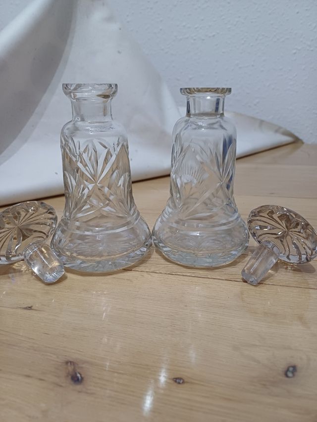 Oliera in vetro intagliato e vinaigrette