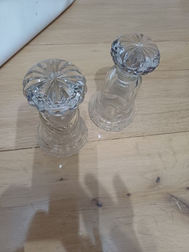 Oliera in vetro intagliato e vinaigrette