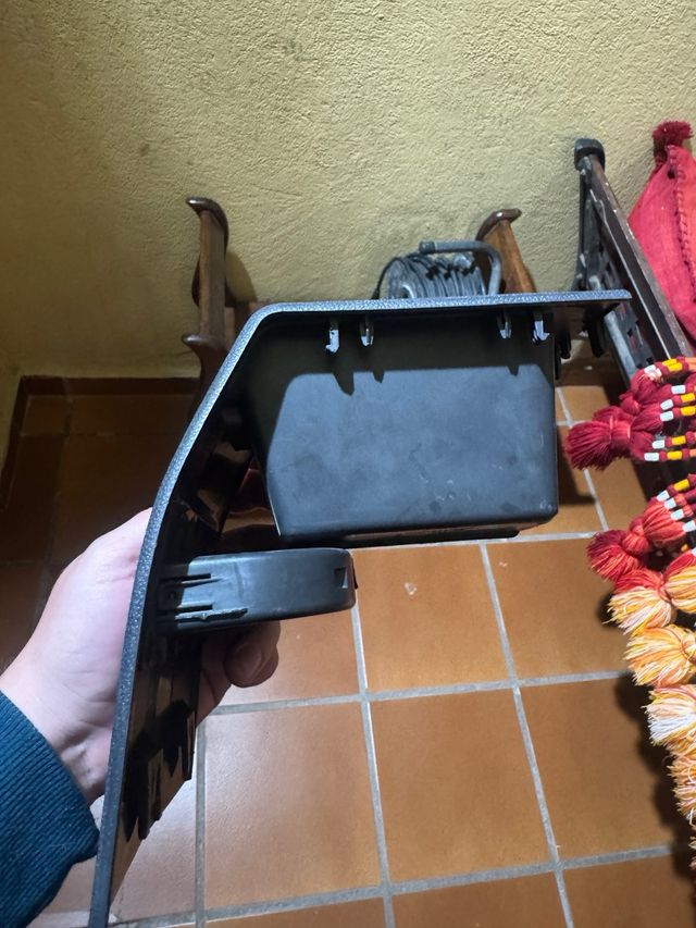 Soporte bebidas y cenicero trasero