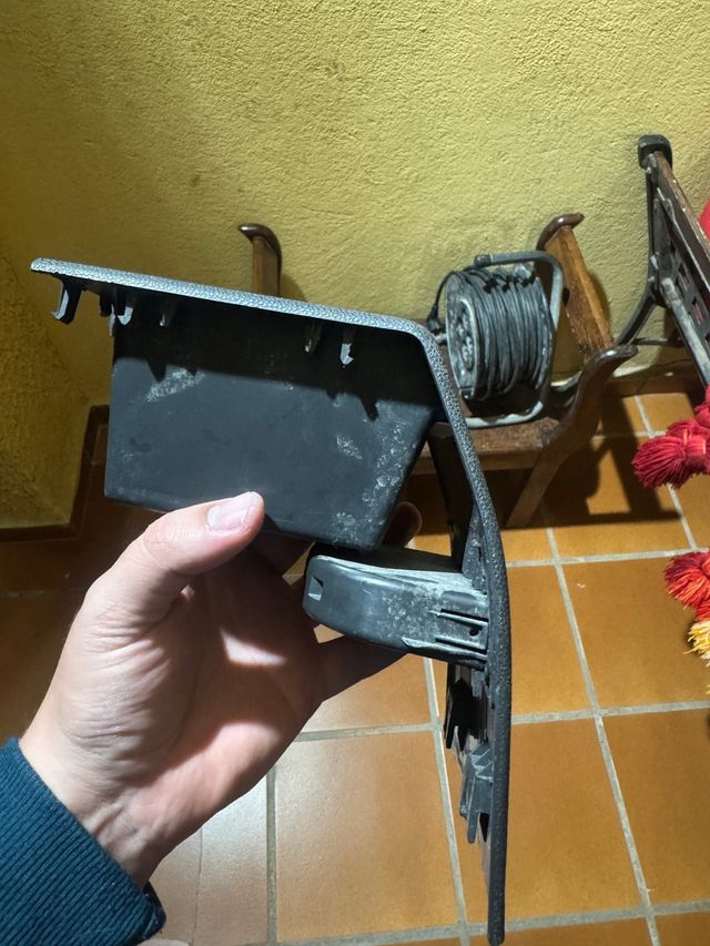 Soporte bebidas y cenicero trasero