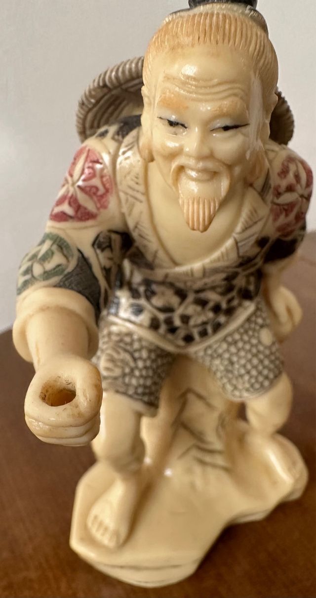 Okimono giapponese Pescatore. Avorio