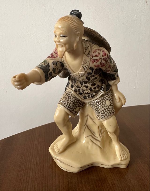 Okimono giapponese Pescatore. Avorio