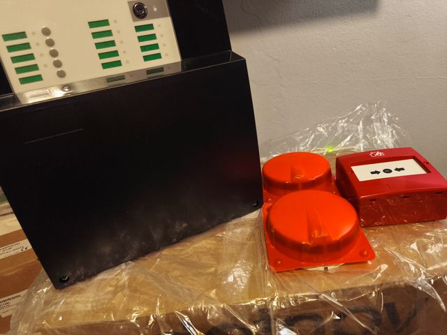 CENTRAL CONTRA INCENDIO 4 ZONAS ANALOGICA