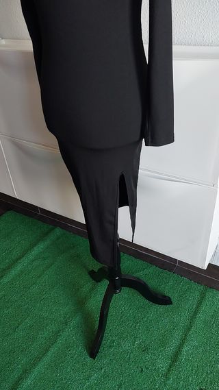 Vestido con apertura lateral pierna 