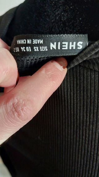 Vestido con apertura lateral pierna 