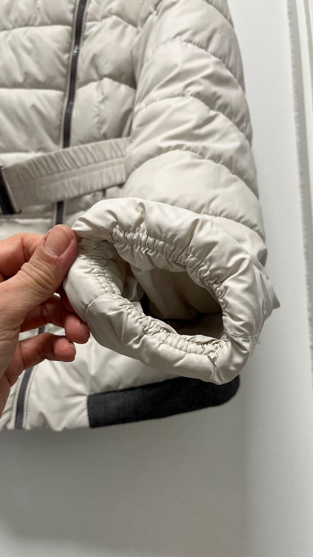 Piumino con cinta panna