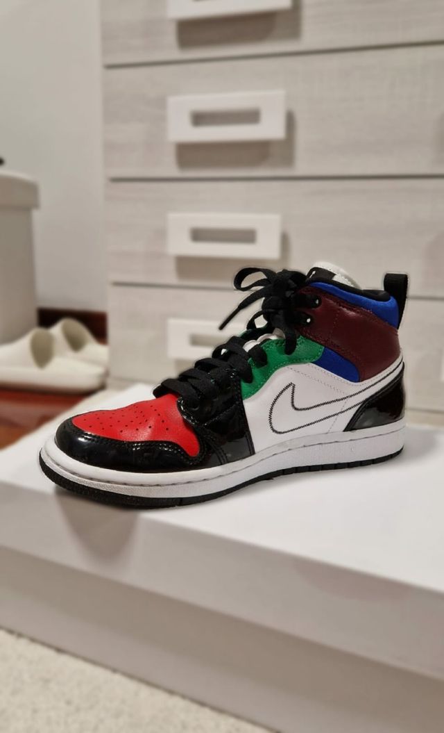 Zapatilla Air Jordan 1 Mid Special editi