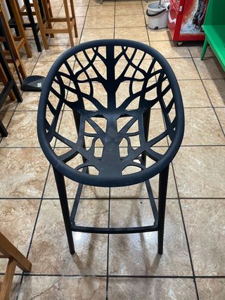 Taburete alto plastico rigido