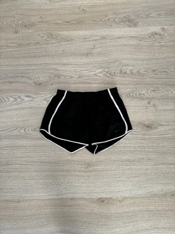 Nike Dri-Fit Short negro y blanco