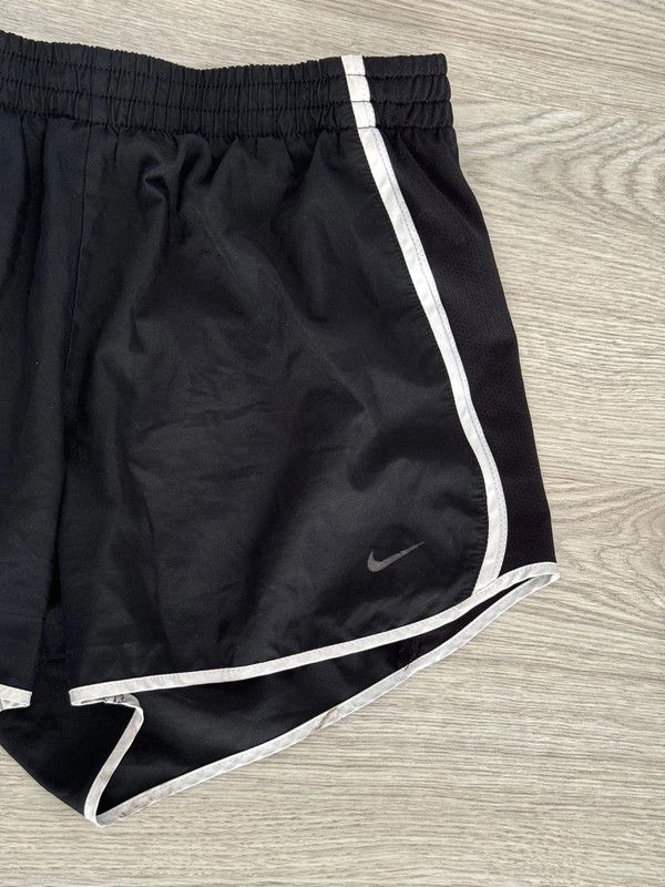 Nike Dri-Fit Short negro y blanco