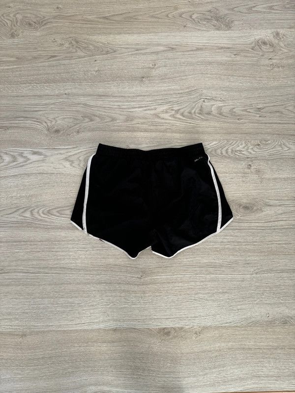 Nike Dri-Fit Short negro y blanco