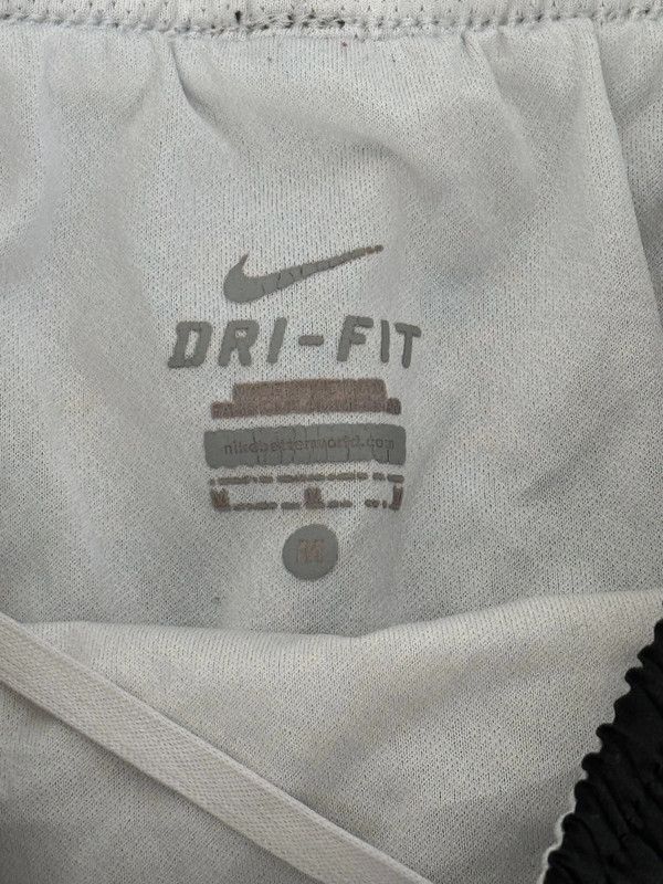 Nike Dri-Fit Short negro y blanco