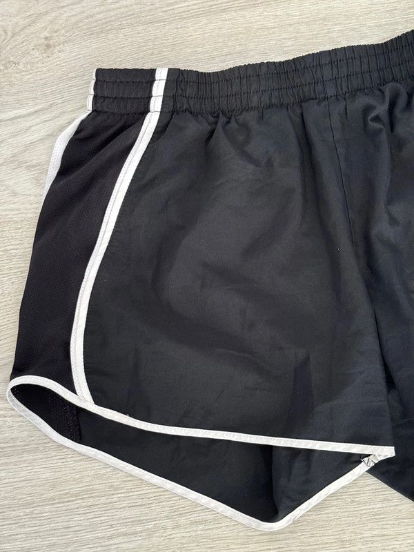 Nike Dri-Fit Short negro y blanco