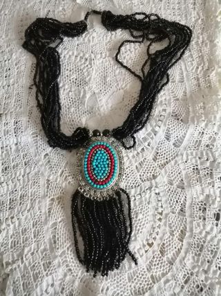 Bisutería collares gargantillas pendientes