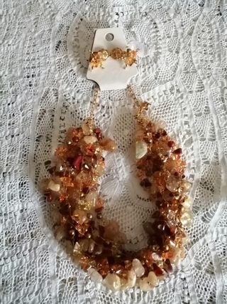 Bisutería collares gargantillas pendientes