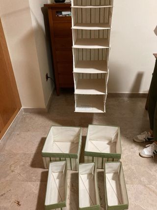 Organizador de ropa en armario