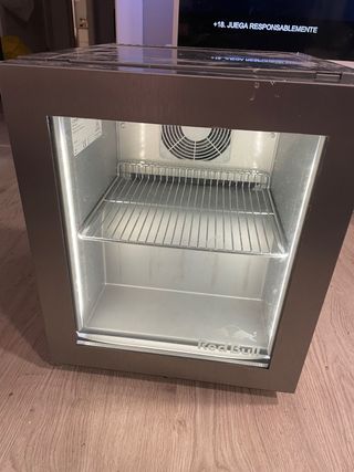 Nevera pequeña redbull