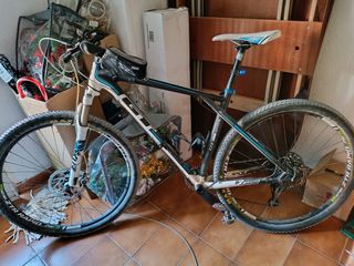 Bicicleta de montaña GT  carbono de 29 pulgadas L