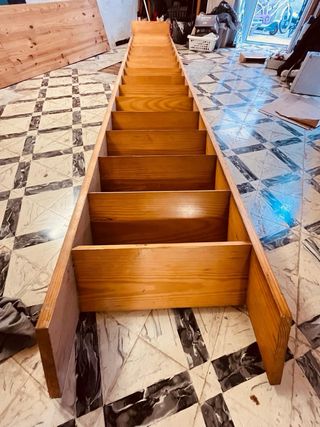 Escala fusta altell o pis loft. Escalera madera.