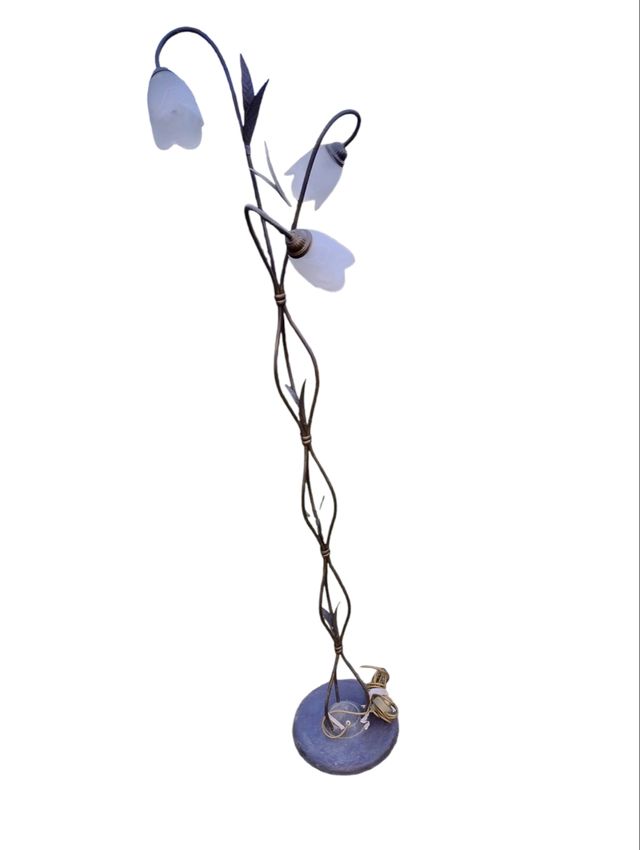 piantana in ferro battuto con paralume in vetro