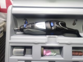 Dremel con accesorios