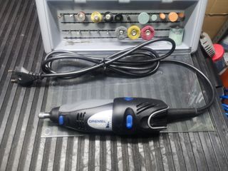 Dremel con accesorios