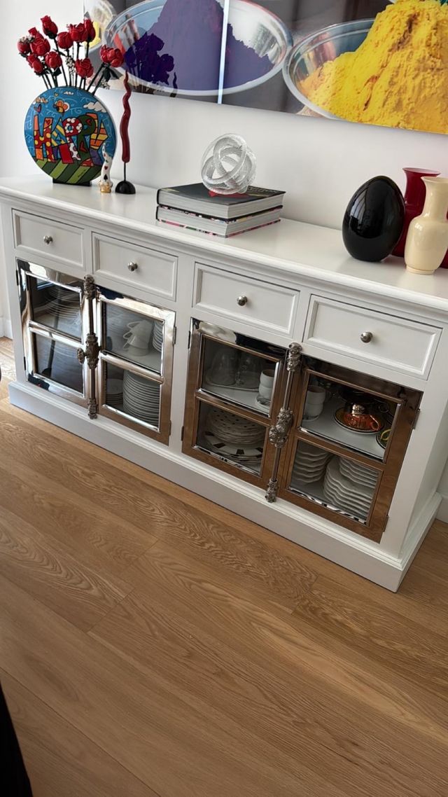 Mobile spagnolo bianco