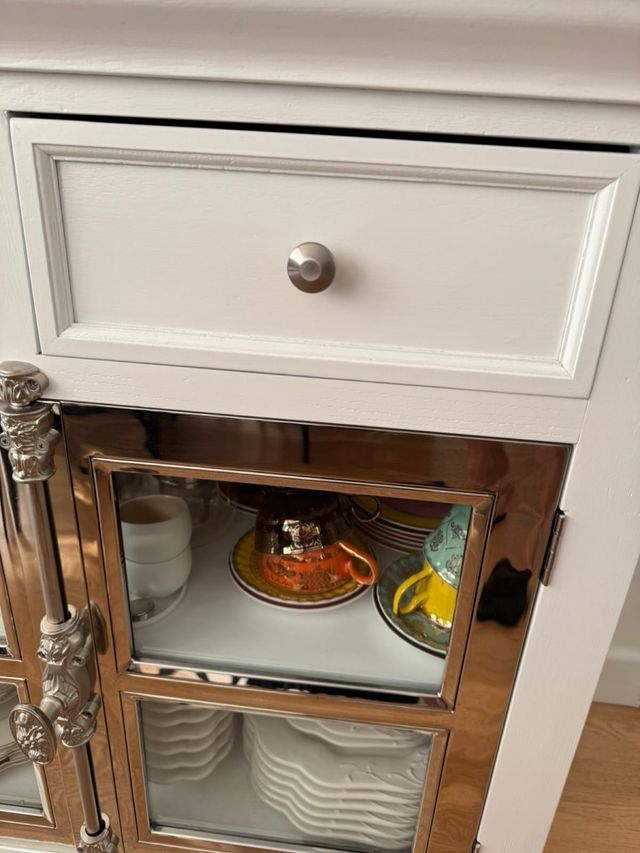 Mobile spagnolo bianco