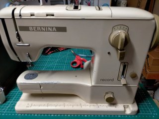 Tre macchine da cucire Bernina per parti.