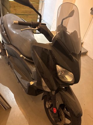 Yamaha xmax 250 lee descripcion