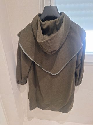 Abrigo loden de mujer con capelina